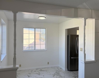 826 Camelia Drive - Photo Thumbnail 6