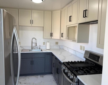 826 Camelia Drive - Photo Thumbnail 7