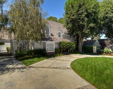 3935 Mary Ellen Avenue - Photo Thumbnail 2