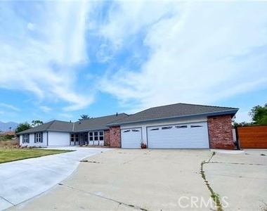 3518 N Mills Avenue - Photo Thumbnail 2
