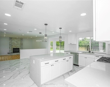 3518 N Mills Avenue - Photo Thumbnail 14