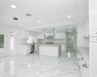 3518 N Mills Avenue - Photo Thumbnail 12