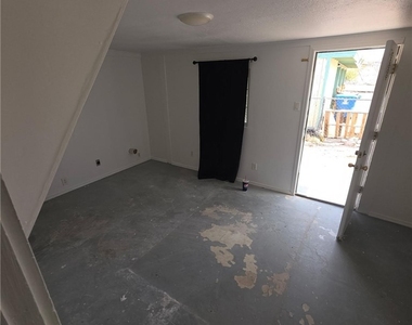 512 1/2 E Street - Photo Thumbnail 10