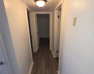 512 1/2 E Street - Photo Thumbnail 6