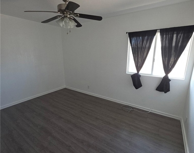 512 1/2 E Street - Photo Thumbnail 13