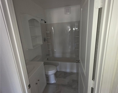 512 1/2 E Street - Photo Thumbnail 14