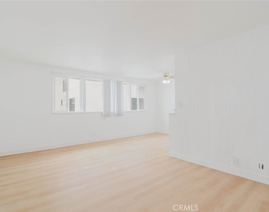 1217 N Kingsley Drive - Photo Thumbnail 3