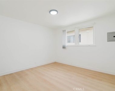 1217 N Kingsley Drive - Photo Thumbnail 11