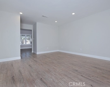 4423 Ethel Avenue - Photo Thumbnail 10
