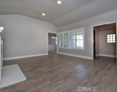 4423 Ethel Avenue - Photo Thumbnail 6