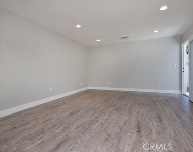 4423 Ethel Avenue - Photo Thumbnail 9