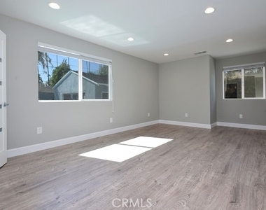 4423 Ethel Avenue - Photo Thumbnail 17