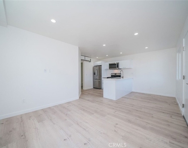6745 Laurel Canyon - Photo Thumbnail 3