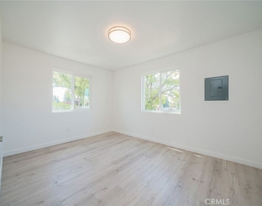 6745 Laurel Canyon - Photo Thumbnail 6