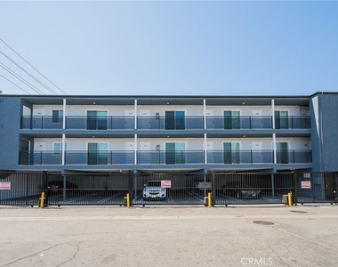 6745 Laurel Canyon - Photo Thumbnail 9