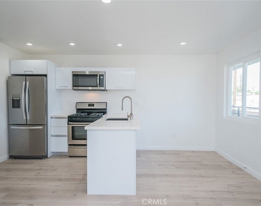 6745 Laurel Canyon - Photo Thumbnail 4