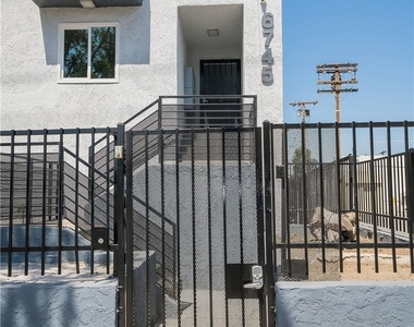 6745 Laurel Canyon - Photo Thumbnail 10