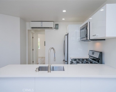 6745 Laurel Canyon - Photo Thumbnail 1