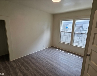1021 W 25th Street - Photo Thumbnail 15