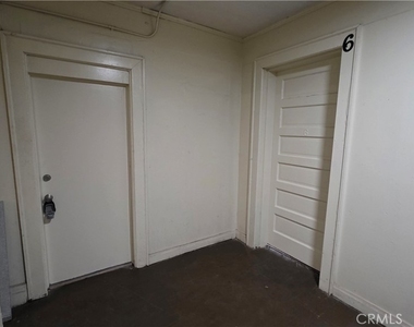 1021 W 25th Street - Photo Thumbnail 3
