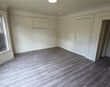 1021 W 25th Street - Photo Thumbnail 12