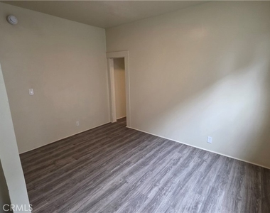 1021 W 25th Street - Photo Thumbnail 16