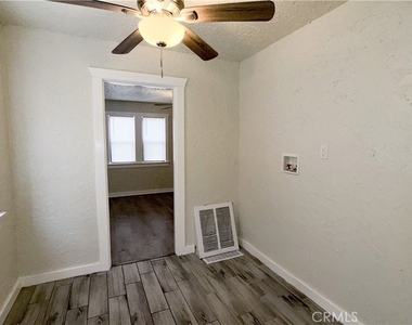 5023 Bakman Avenue - Photo Thumbnail 9