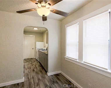 5023 Bakman Avenue - Photo Thumbnail 8