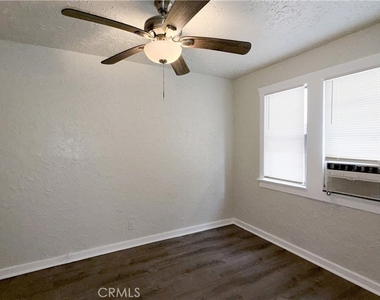5023 Bakman Avenue - Photo Thumbnail 10