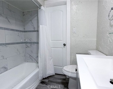5023 Bakman Avenue - Photo Thumbnail 14