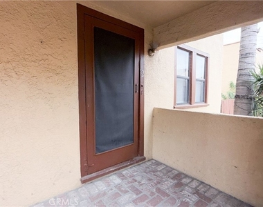 5023 Bakman Avenue - Photo Thumbnail 1