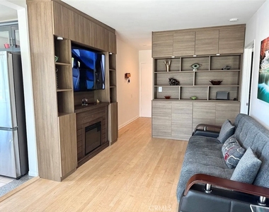 1649 Appian Way - Photo Thumbnail 3