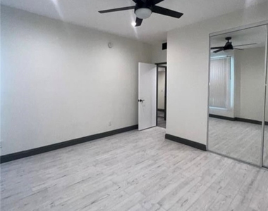 13920 Moorpark - Photo Thumbnail 2