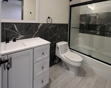 13920 Moorpark - Photo Thumbnail 3