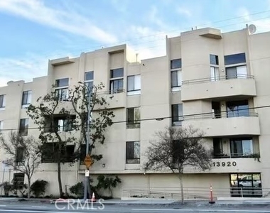 13920 Moorpark - Photo Thumbnail 9