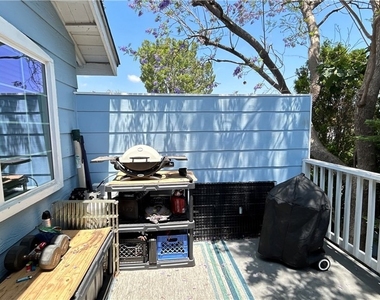 7025 Glade Ave - Photo Thumbnail 9