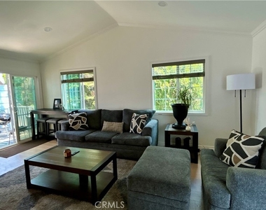 7025 Glade Ave - Photo Thumbnail 1