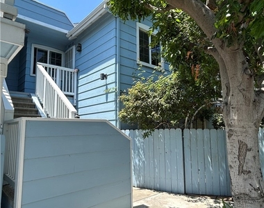 7025 Glade Ave - Photo Thumbnail 13