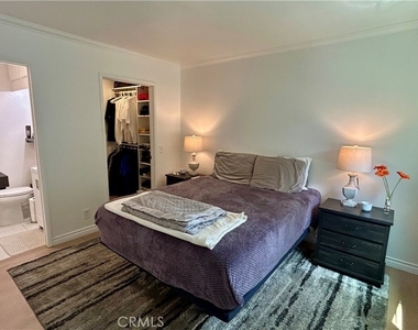7025 Glade Ave - Photo Thumbnail 6