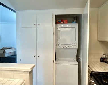 7025 Glade Ave - Photo Thumbnail 3