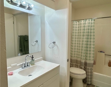 7025 Glade Ave - Photo Thumbnail 8