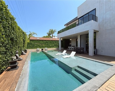 415 N Martel Avenue - Photo Thumbnail 17