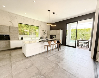 415 N Martel Avenue - Photo Thumbnail 10