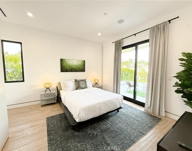 415 N Martel Avenue - Photo Thumbnail 31