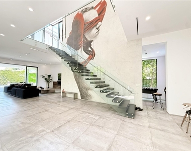 415 N Martel Avenue - Photo Thumbnail 1