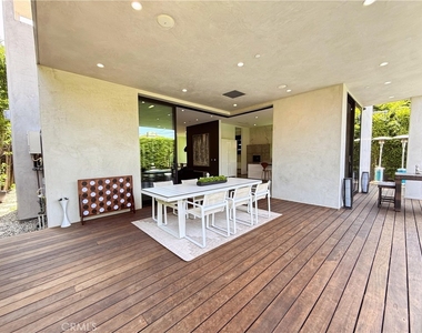 415 N Martel Avenue - Photo Thumbnail 18