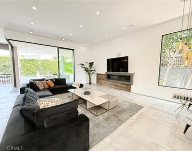 415 N Martel Avenue - Photo Thumbnail 5
