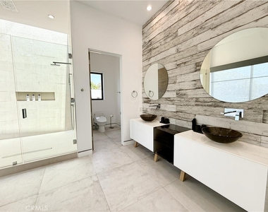415 N Martel Avenue - Photo Thumbnail 22
