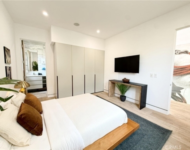 415 N Martel Avenue - Photo Thumbnail 28