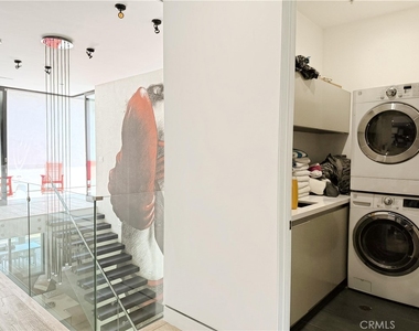 415 N Martel Avenue - Photo Thumbnail 19
